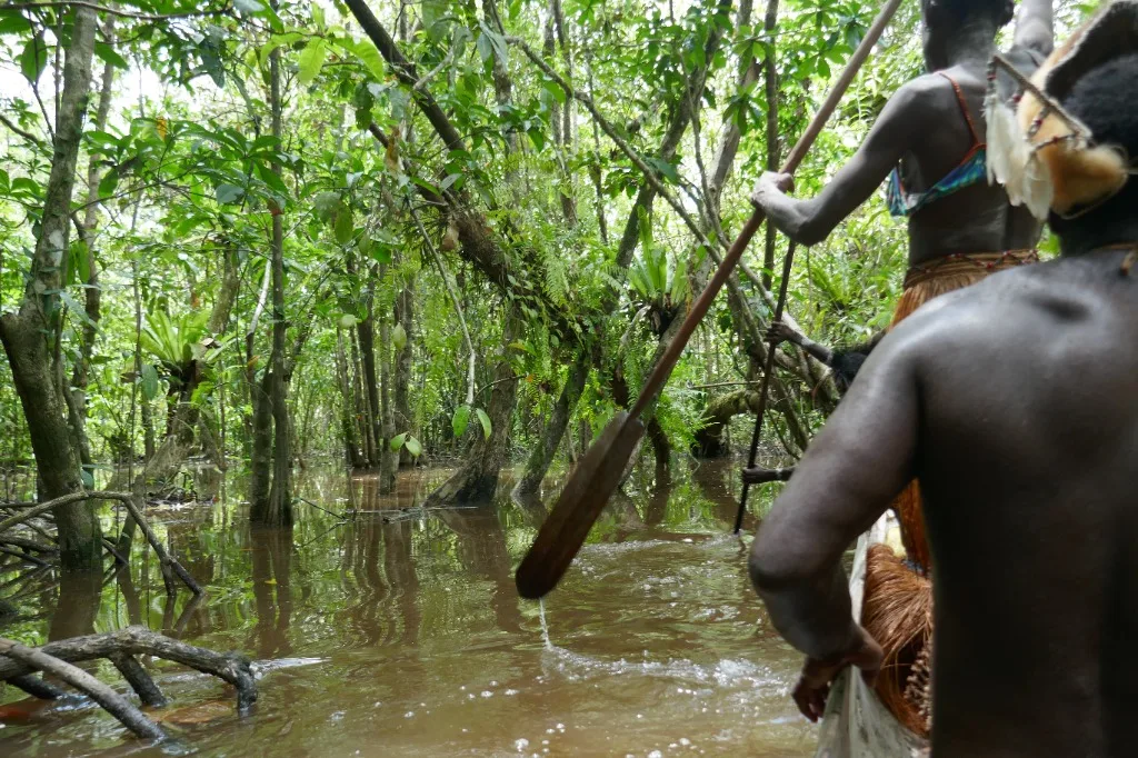 PEUPLES DU BOUT DU MONDE